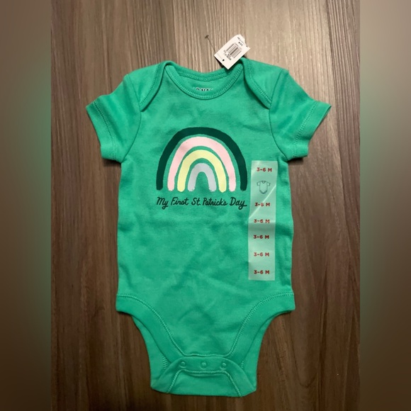 Old Navy Green Bodysuit with Rainbow Design 1st St. Patrick’s Day 3-6M -NWT - Picture 1 of 3